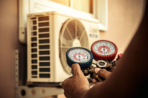 Professional Hvac technician working in Macon, IL